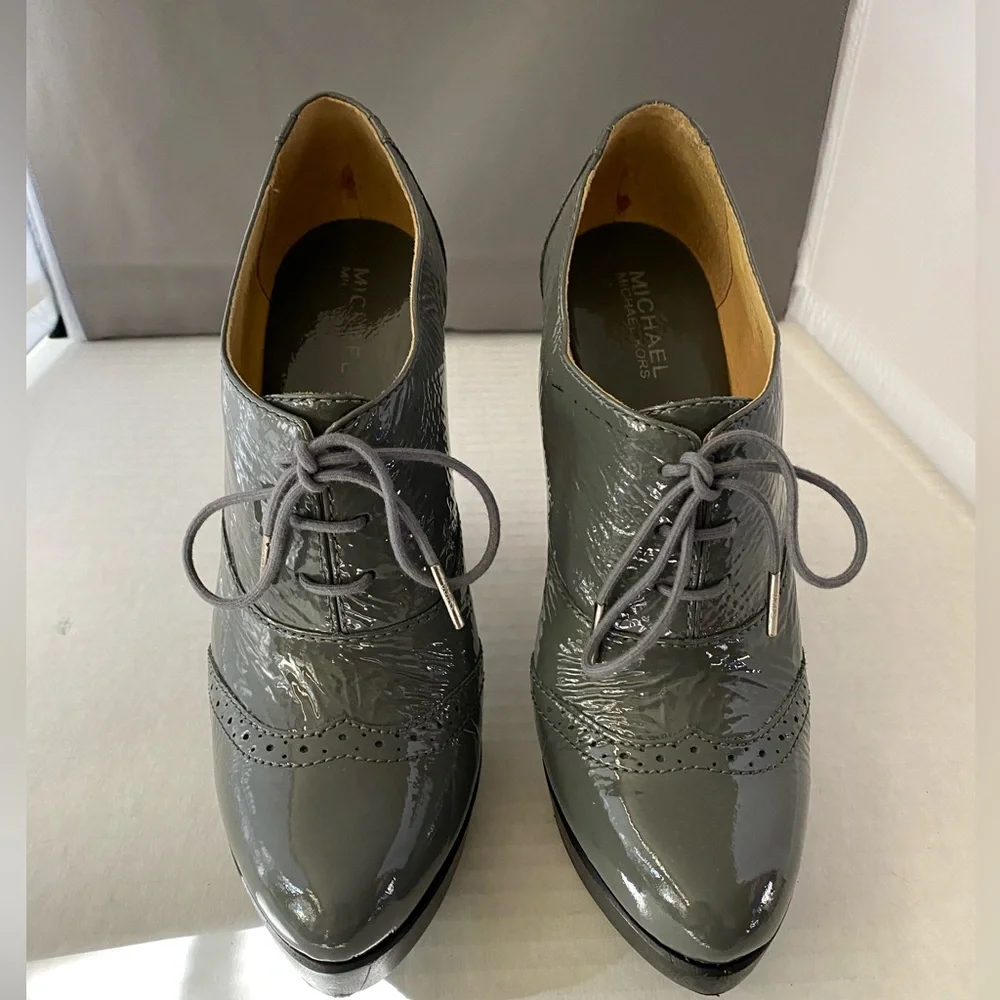 Micheal Micheal Kors grey patent leather lace up platform spectators - Picture 15 of 15